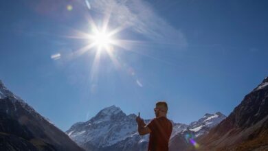 Weather hampers a search for 3 American and Canadian climbers missing on New Zealand’s highest peak