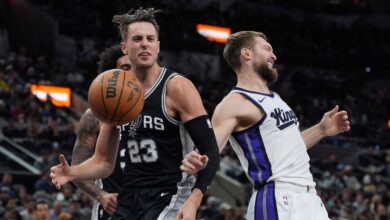 Spurs’ Zach Collins fined ,000 by NBA for obscene gesture after ejection