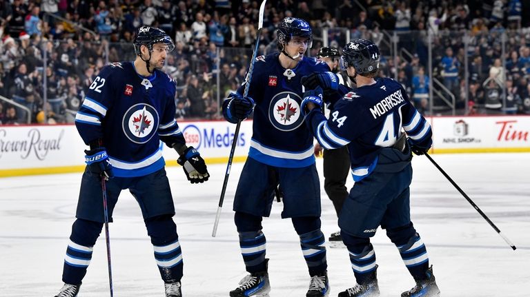 Mark Scheifele scores twice to lift the Jets over the Bruins 8-1