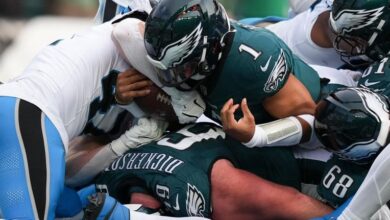 Eagles try to cast aside perceived Hurts-Brown relationship issues ahead of Steelers showdown