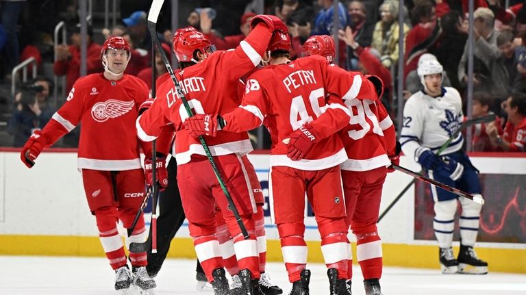 Jeff Petry scores 1st 2 goals of season, Red Wings beat Maple Leafs 4-2