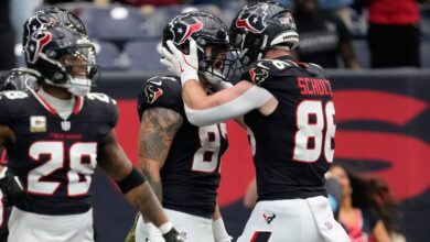 Houston TE Cade Stover out against Dolphins after emergency appendectomy