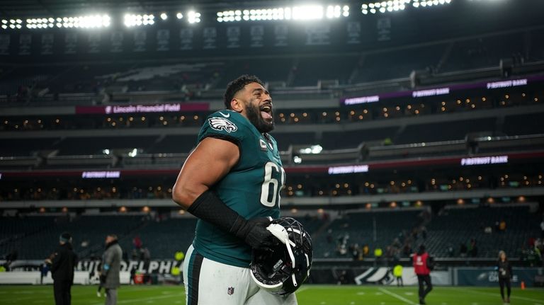 Eagles shove aside injuries, in-house dissention to celebrate 10-game winning streak