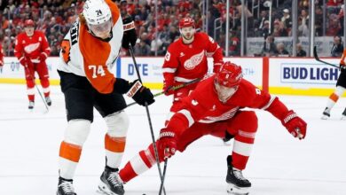 Patrick Kane scores go-ahead goal and Red Wings down Flyers 6-4