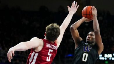 Davis scores 22, Washington wins 89-73 in 300th meeting with Washington State