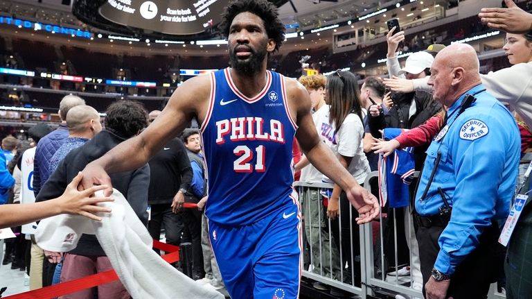 Joel Embiid returns from sinus fracture to play against Charlotte