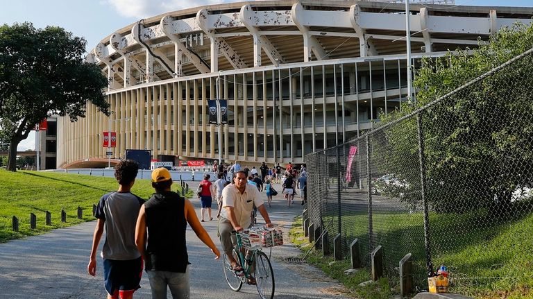 Senate passes RFK Stadium land bill, giving the Washington Commanders a major off-the-field win