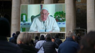 Pope Francis calls for a ceasefire on all fronts in his prayer ahead of Christmas