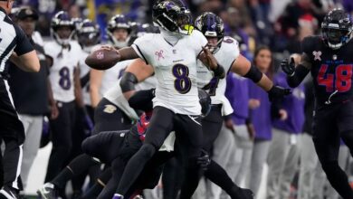 Lamar Jackson breaks NFL QB rushing record, accounts for 3 TDs in Ravens’ 31-2 romp over Texans