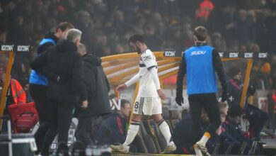 Bruno Fernandes sent off again for Man United in 2-0 loss at Wolves