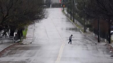 Powerful thunderstorms threaten Texas and Louisiana, delaying holiday travel