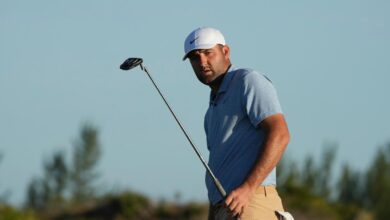 Scottie Scheffler injures right hand on a broken glass, withdraws from PGA Tour opener in Hawaii