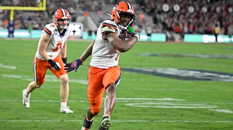 McCord throws for 453 yards, 5 TDs in No. 22 Syracuse’s 52-35 Holiday Bowl win over Washington State