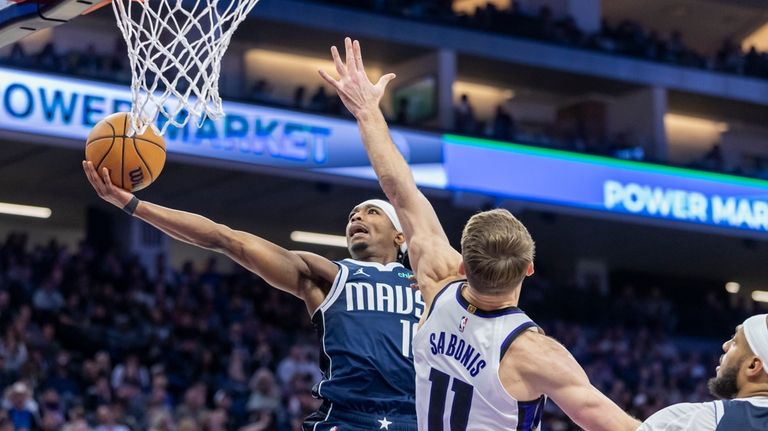 Fox has 33 points, Kings beat Mavericks 110-100 as Christie wins first after becoming interim coach