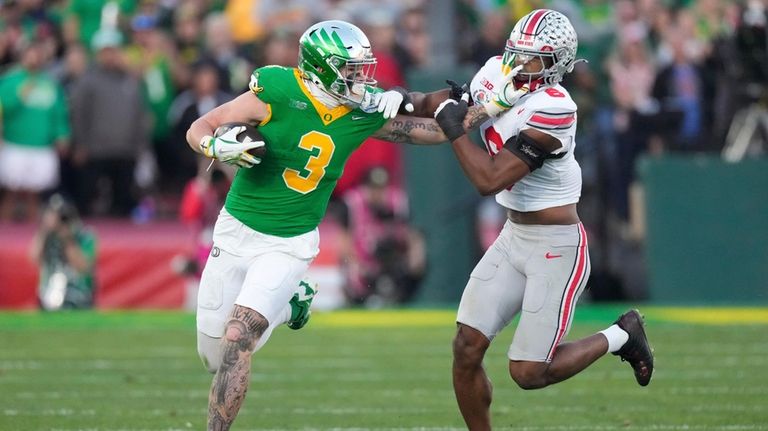 Top-seeded Oregon sees title hopes dashed with early knockout by Ohio State