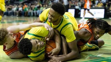 White leads No. 22 Illinois to 109-77 blowout at No. 9 Oregon