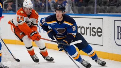 Thomas has 2 goals as Blues beat Ducks 6-2