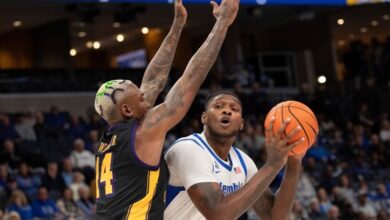 No. 19 Memphis extends winning streak to 4 games with 74-70 victory over East Carolina