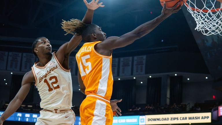 Zeigler and No. 1 Tennessee recover from blowout and pull away late for 74-70 win at Texas