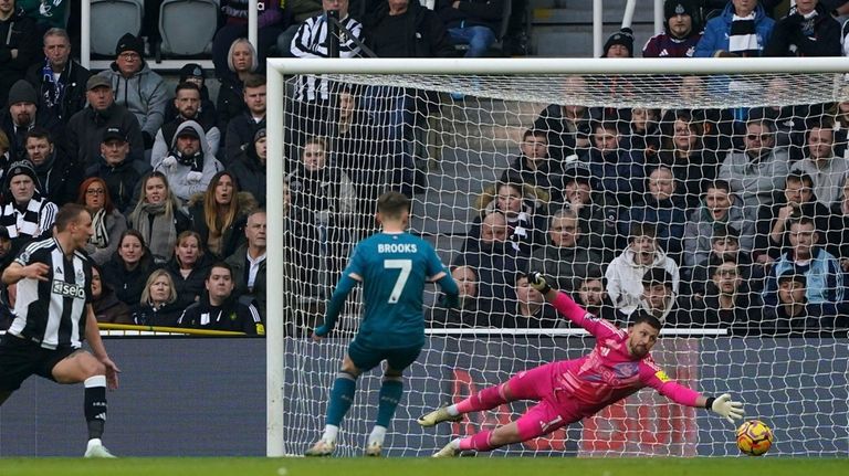 Kluivert scores another hat trick as Bournemouth ends Newcastle’s winning run in Premier League