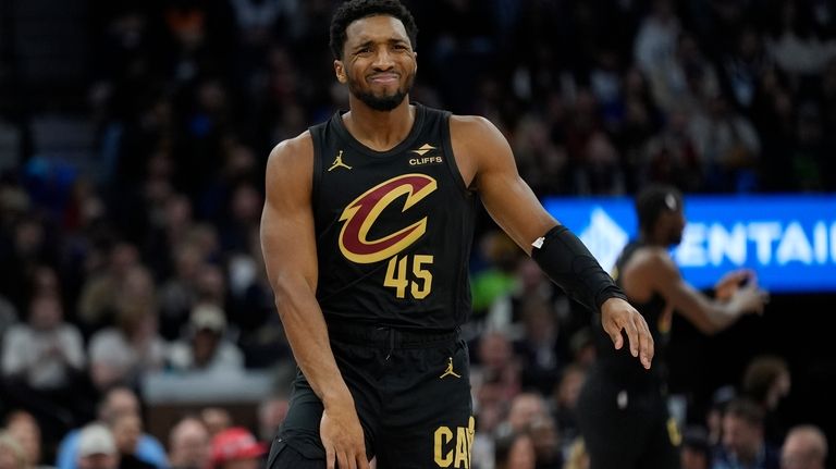 NBA-leading Cavaliers seize control in the 2nd half and beat Timberwolves 124-117