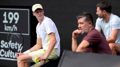 There’s a screw loose at the Australian Open: Sinner’s match against Rune delayed by a net problem