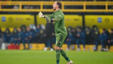 Hoffenheim goalkeeper Oliver Baumann out for several weeks with foot injury