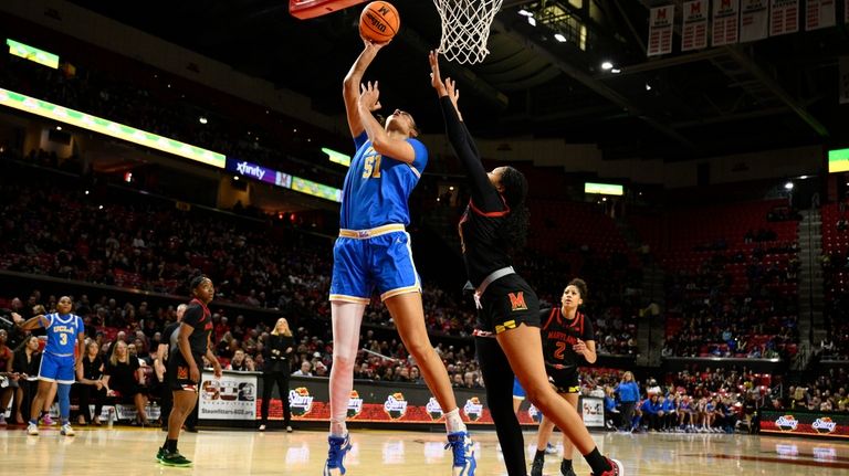 Lauren Betts scores a career-high 33 points as No. 1 UCLA handles No. 8 Maryland, 82-67