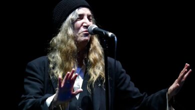 Patti Smith collapses on stage in Brazil, canceling the rest of her show