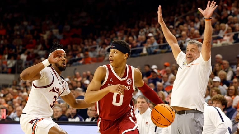 Broome and Baker-Mazara score 15 apiece and No. 1 Auburn runs away from Oklahoma 98-70