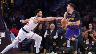 Luka Doncic scores 31 on his birthday, and the Lakers beat the Clippers 106-102 for 5 straight wins