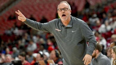 Arkansas women’s hoops coach Mike Neighbors resigns after 10-22 campaign