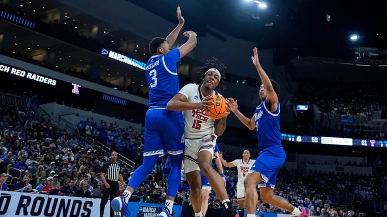 After winning with a 3-point barrage in NCAA opener, Texas Tech goes inside to take apart Drake