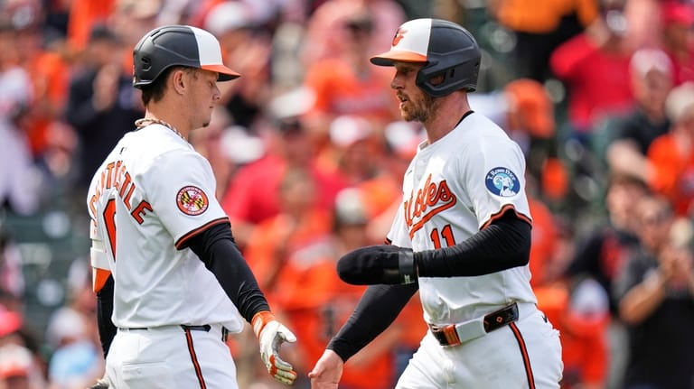 Tyler O’Neill’s 4-hit day earns him a warm welcome in Baltimore’s home opener