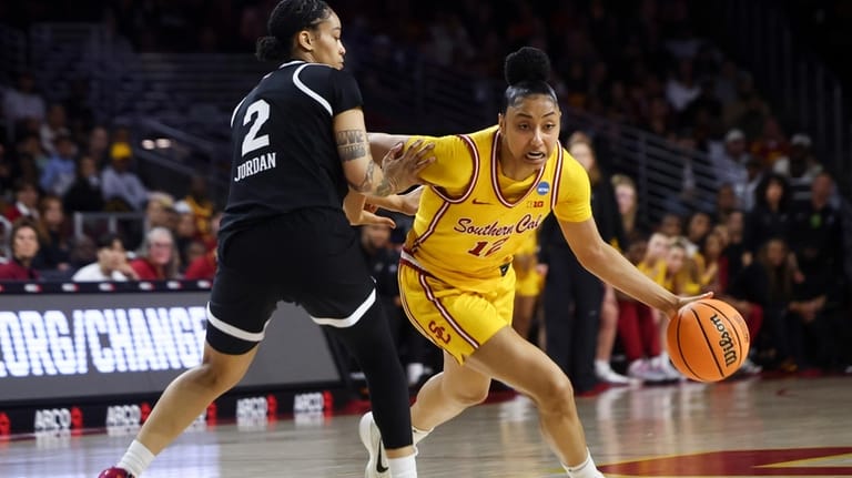 UConn’s Bueckers, UCLA’s Betts and Booker of Texas among women’s John R. Wooden Award finalists