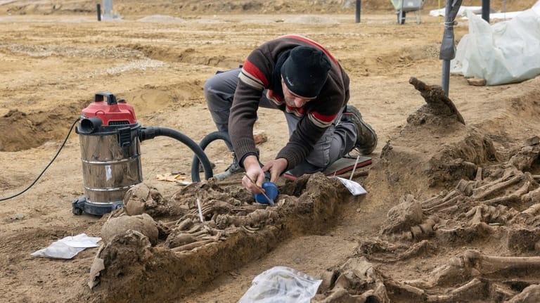 Vienna archaeologists reveal mass grave of fighters in Roman Empire-era battle Vienna archaeologists reveal mass grave of fighters in Roman Empire-era battle