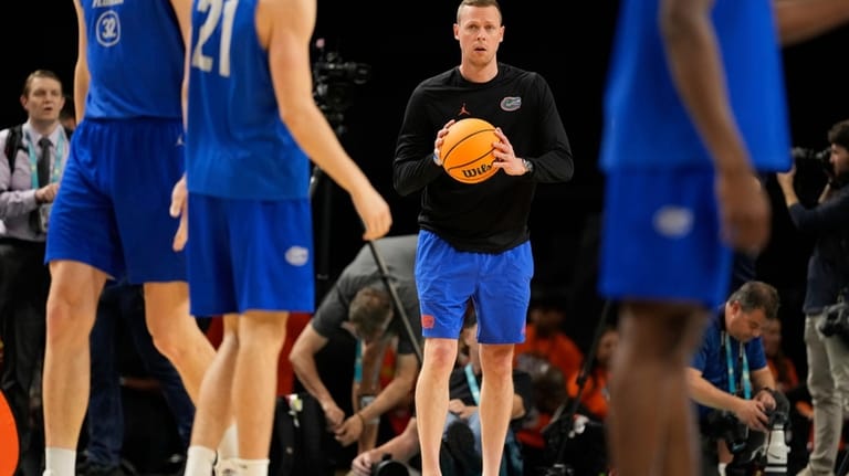 Florida duo, Houston’s White juggle tasks as Final Four assistants set to lead their own programs Florida duo, Houston’s White juggle tasks as Final Four assistants set to lead their own programs