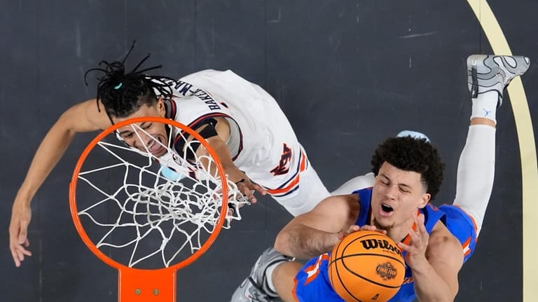 Florida’ Clayton delivers again to outduel Auburn’s Broome in Final Four matchup of All-Americans