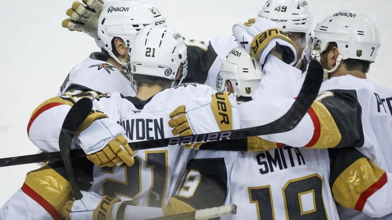 Reilly Smith scores his 2nd goal of the game in OT to lift the Golden Knights past the Flames, 3-2 Reilly Smith scores his 2nd goal of the game in OT to lift the Golden Knights past the Flames, 3-2