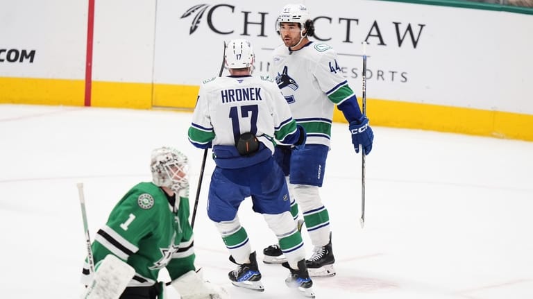 Canucks make NHL history with 3 goals in last minute of regulation, beat Stars 6-5 in OT Canucks make NHL history with 3 goals in last minute of regulation, beat Stars 6-5 in OT