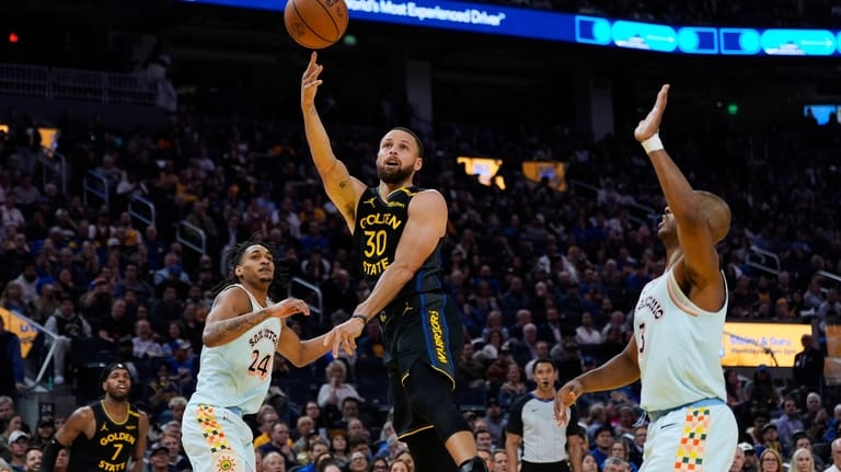 Harrison Barnes swishes 3-pointer at the buzzer as Spurs stun Warriors with 114-111 win