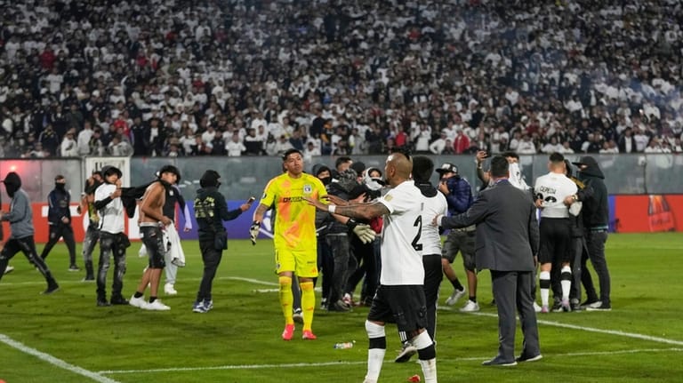 Two fans die in Chile before a Copa Libertadores match between Colo Colo and Fortaleza Two fans die in Chile before a Copa Libertadores match between Colo Colo and Fortaleza